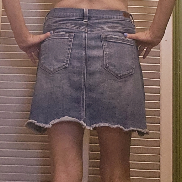 Blank NYC Denim Mini Skirt With Raw Hem, Size 27, Blue - Picture 7 of 16